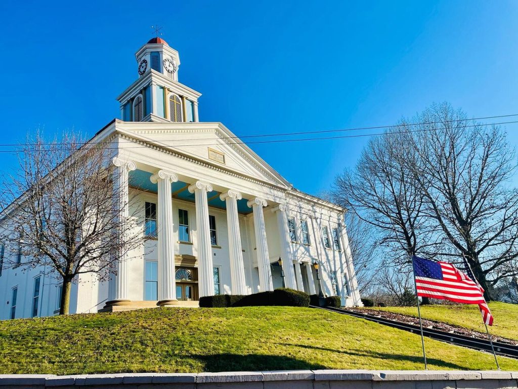 1280px Lawrence County PA Courthouse blue skies